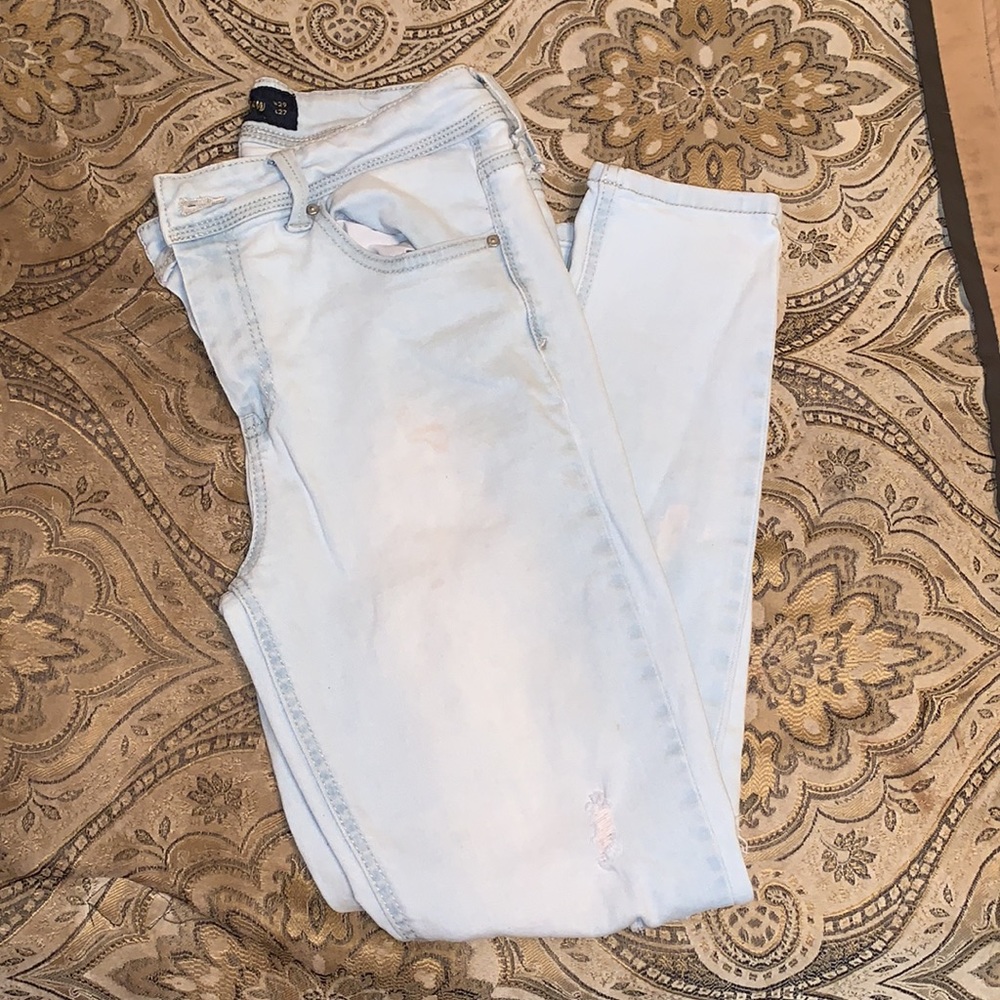 LightWashed Ripped Jeans ! - Picture 3 of 3